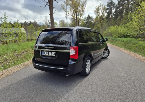 Chrysler Town &amp; Country cena 49900 przebieg: 230000, rok produkcji 2016 z Koniecpol małe 562